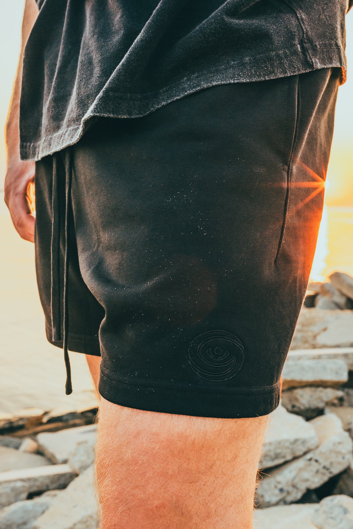 SEARCH LOGO SHORTS: BLACK